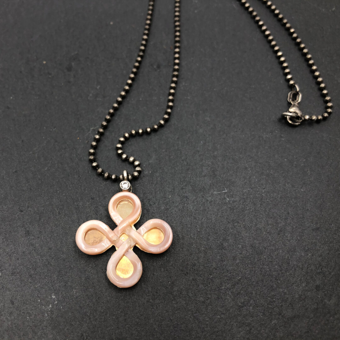 Perlmutt rosa, Silber Kette geschwärzt mit Brillant